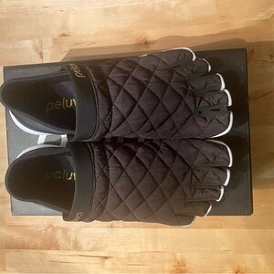 Peluva ZEN Active Slip Ons women’s size 10.5 black